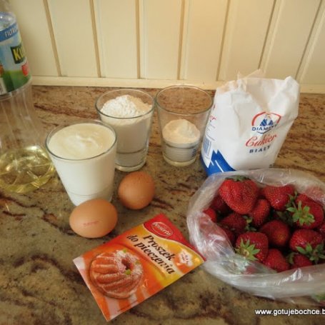 Krok 1 - Placuszki jogurtowe z truskawkami foto
