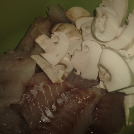 Krok 1 - Placuszki rybne z sosem koperkowym foto