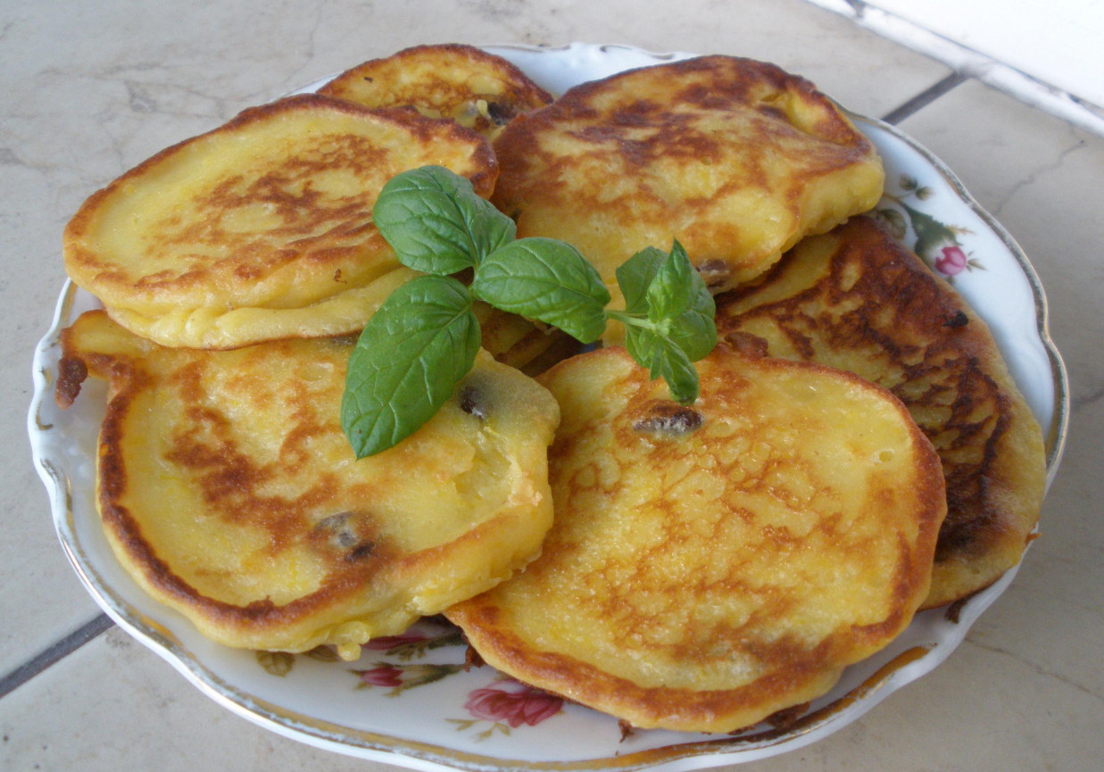 Оладьи из тыквы самый вкусный рецепт. Оладьи с тыквой. Тыквенные оладьи с творогом. Пышные оладьи с тыквой. Оладьи на кефире с тыквой и яблоками.