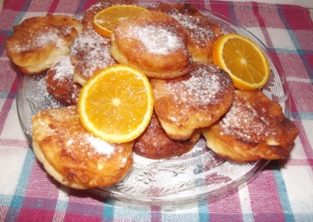 Fotografia przedstawiająca Placuszki serowe z pomarańczami