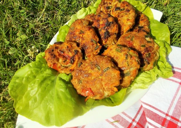 Fotografia przedstawiająca Placuszki warzywne na mięsie mielonym
