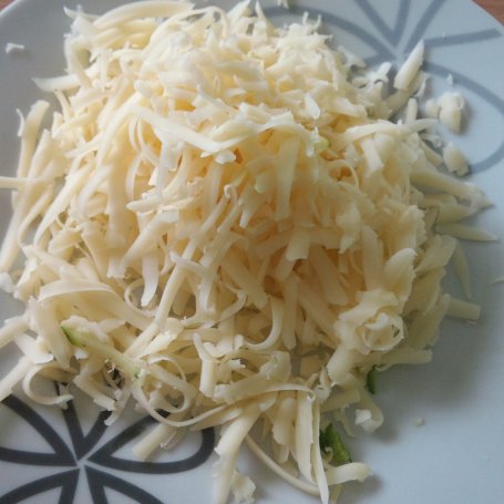 Krok 3 - Placuszki z cukinii z sałatą w sosie ogórkowym foto