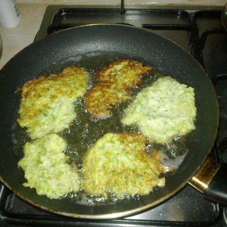 Krok 4 - Placuszki z cukinii foto