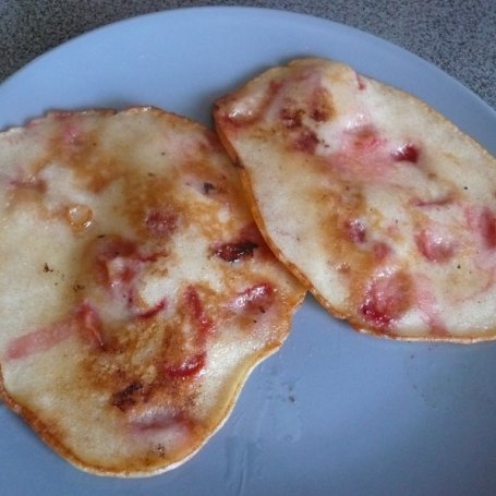 Krok 3 - Placuszki z jogurtem i truskawkami foto