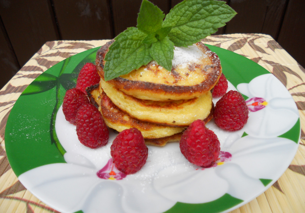 Placuszki z kaszą manną i malinami foto
