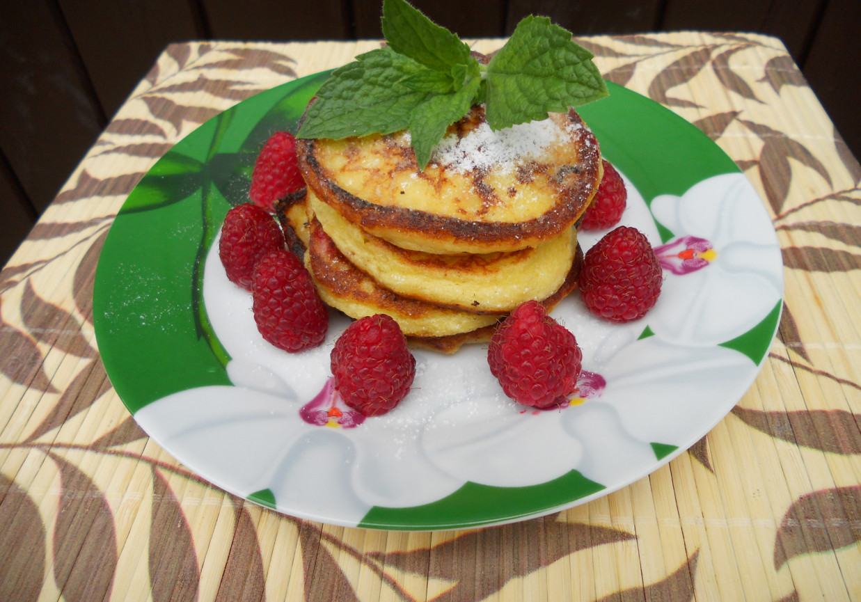 Placuszki z kaszą manną i malinami foto