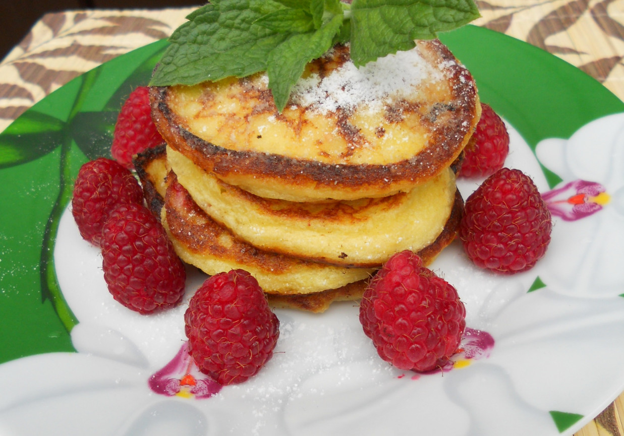 Placuszki z kaszą manną i malinami foto