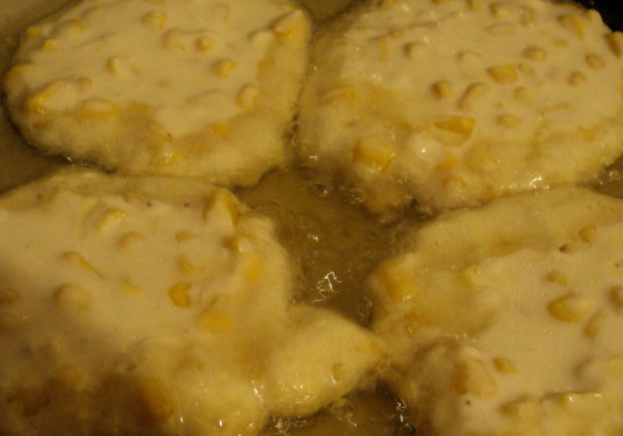 Placuszki z kukurydzą i serem żółtym foto