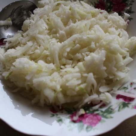 Krok 3 - Placuszki z młodych warzyw foto