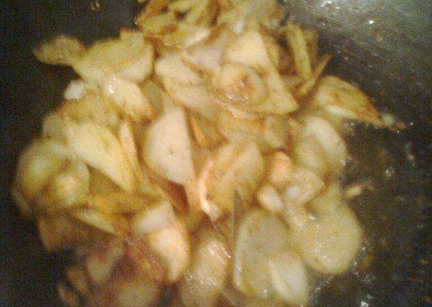 Fotografia przedstawiająca Plasterki ziemniaków smażone