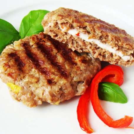Krok 3 - Pljeskavica (Grillowany kotlet mielony z serem) foto