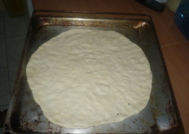 Fotografia przedstawiająca Podstawowe ciasto na pizzę.