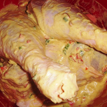 Krok 2 - Podudzia indycze w jogurcie z chilli, curry i cynamonem foto