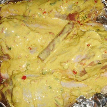 Krok 3 - Podudzia indycze w jogurcie z chilli, curry i cynamonem foto