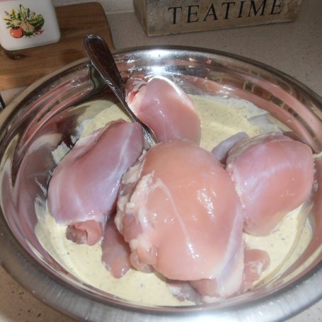 Krok 2 - Podudzia kurczaka pieczone w bazyliowym pesto foto