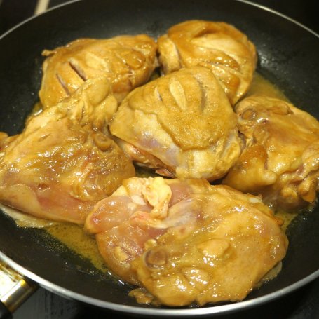 Krok 4 - Podudzia kurczaka w sosie z muscovado foto
