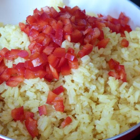 Krok 3 - Podudzia z kurczaka z ryżem curry i papryką foto