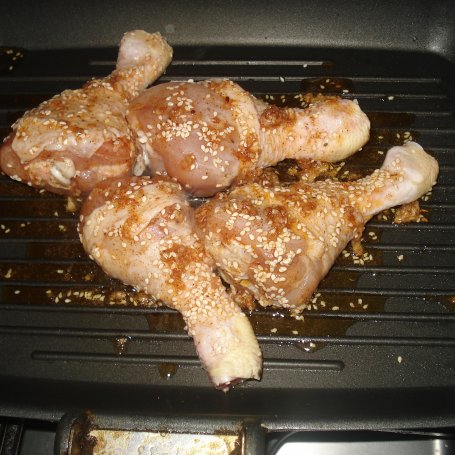 Krok 4 - Podudzie z kurczaka w marynacie z sezamem - Gorgonzolą wzbogacone :) foto