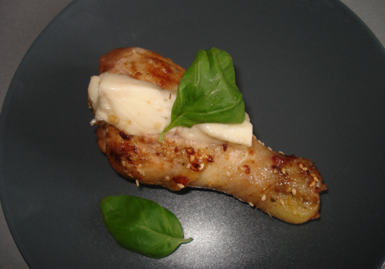 Podudzie z kurczaka w marynacie z sezamem - Gorgonzolą wzbogacone :) foto