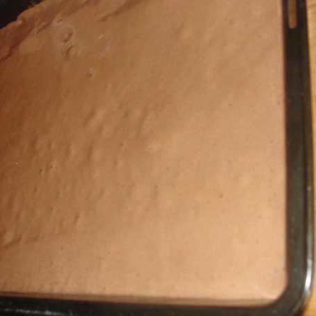 Krok 1 - Podwójnie czekoladowa rolada z malinami foto