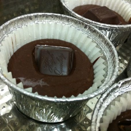 Krok 2 - Podwójnie czekoladowe nadziewane muffiny foto