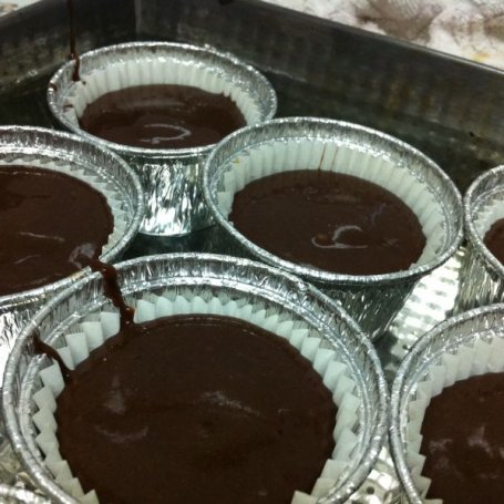 Krok 3 - Podwójnie czekoladowe nadziewane muffiny foto