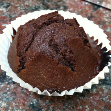 Krok 5 - Podwójnie czekoladowe nadziewane muffiny foto