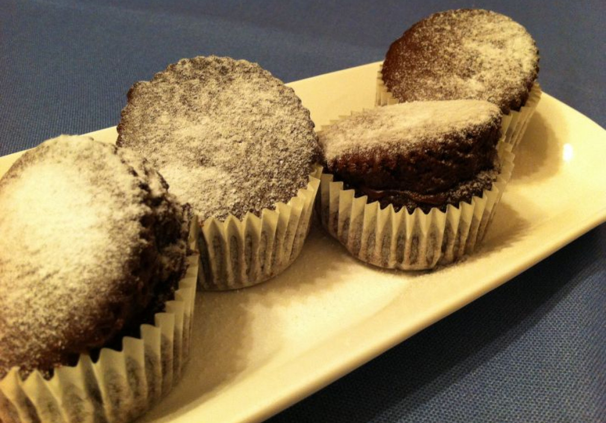 Podwójnie czekoladowe nadziewane muffiny foto