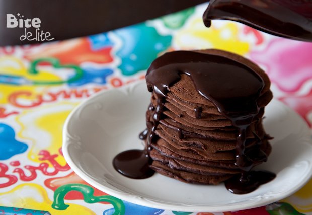 Fotografia przedstawiająca Podwójnie czekoladowe słodkie placuszki