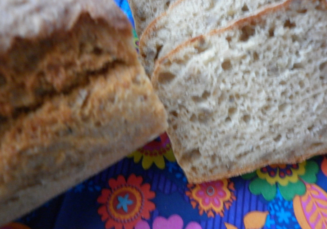 Podwójnie dyniowy chlebek krupczatkowo - orkiszowo - żytni na rozwodnionym kefirze. foto