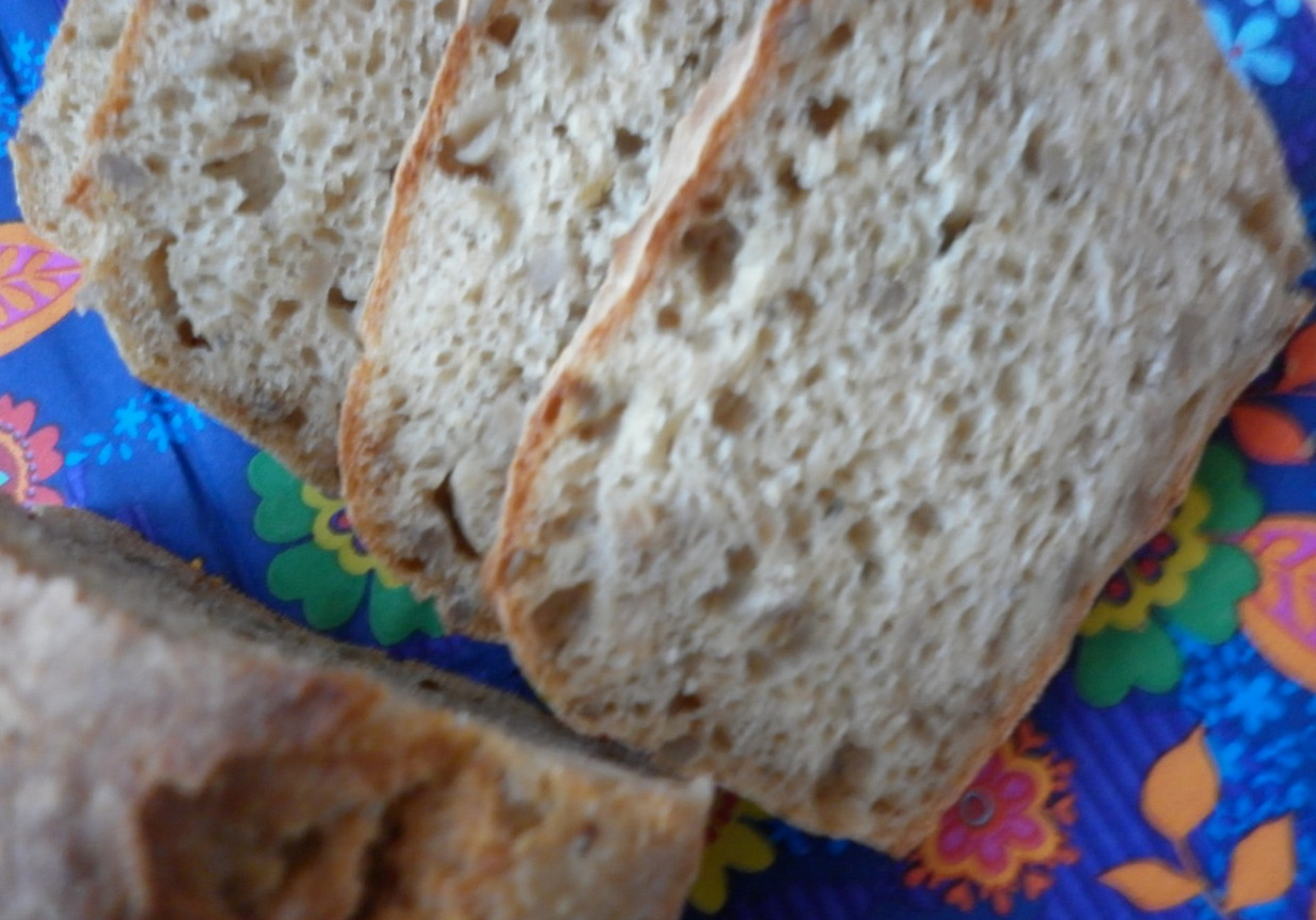 Podwójnie dyniowy chlebek krupczatkowo - orkiszowo - żytni na rozwodnionym kefirze. foto