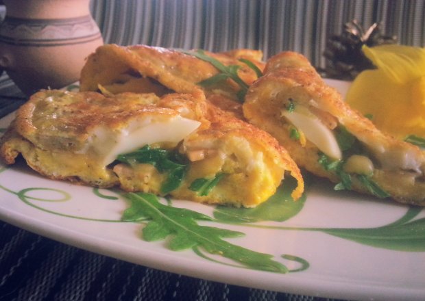 Fotografia przedstawiająca Podwójnie jajeczzny omlet z rukolą