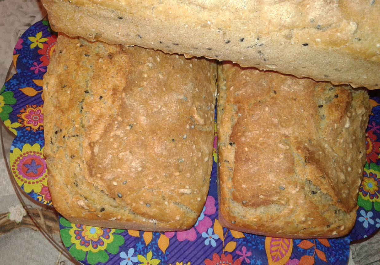 Podwójnie orkiszowy i potrójnie sezamowy chlebek domowy foto