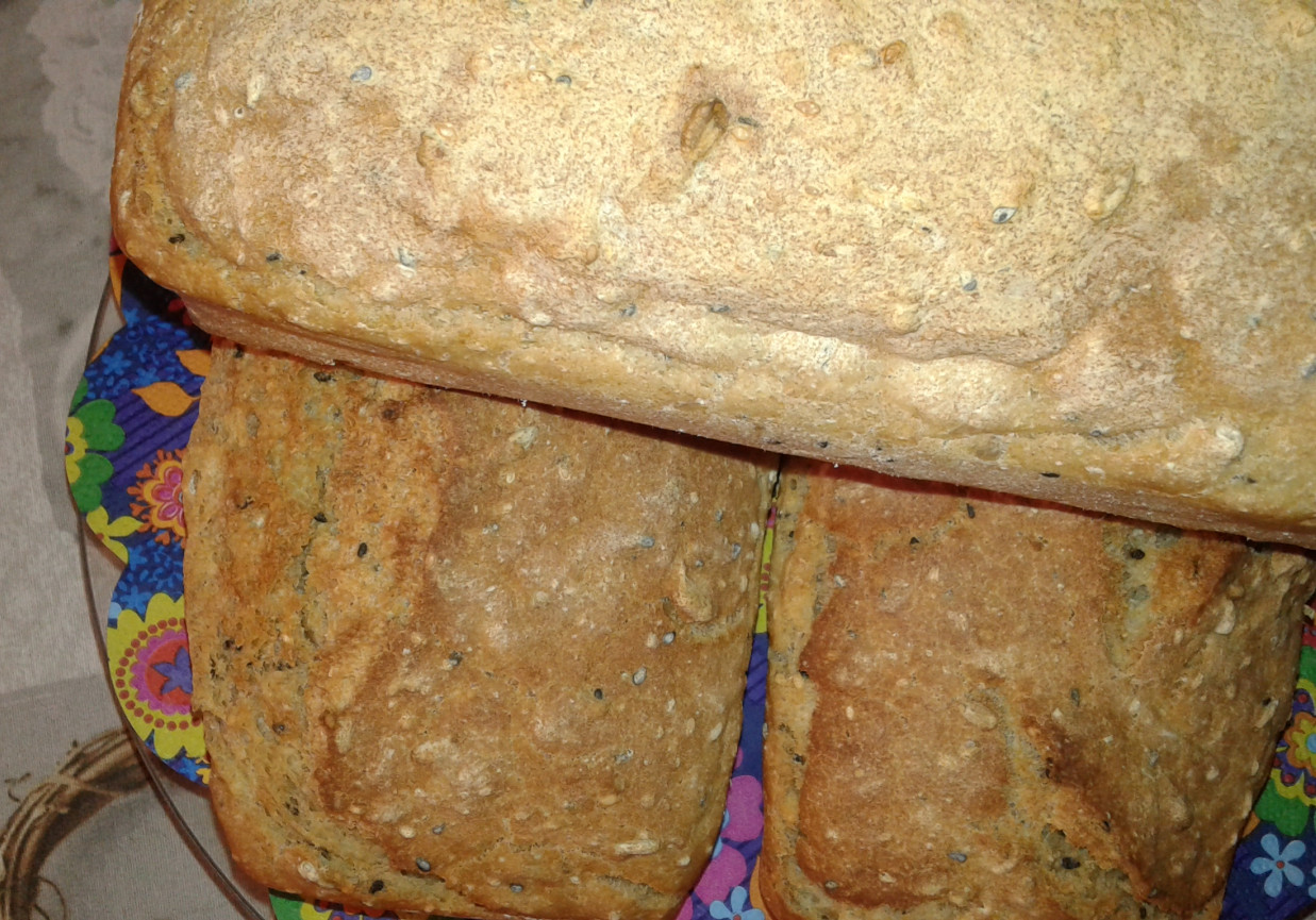 Podwójnie orkiszowy i potrójnie sezamowy chlebek domowy foto