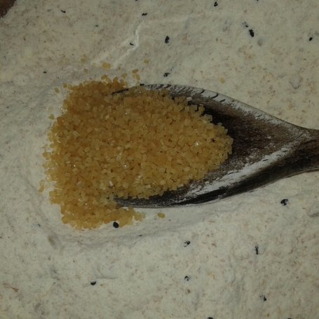 Krok 3 - Podwójnie orkiszowy i potrójnie sezamowy chlebek domowy foto