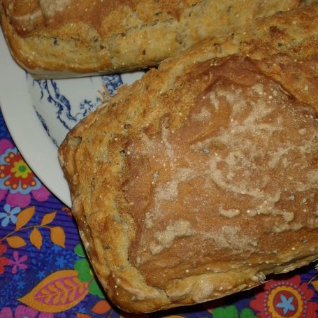 Krok 11 - Podwójnie sezamowy chlebek z mąką pełnoziarnistą na rozwodnionej maślance. foto