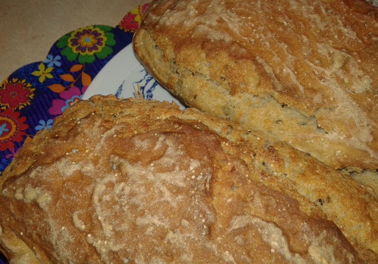 Podwójnie sezamowy chlebek z mąką pełnoziarnistą na rozwodnionej maślance. foto