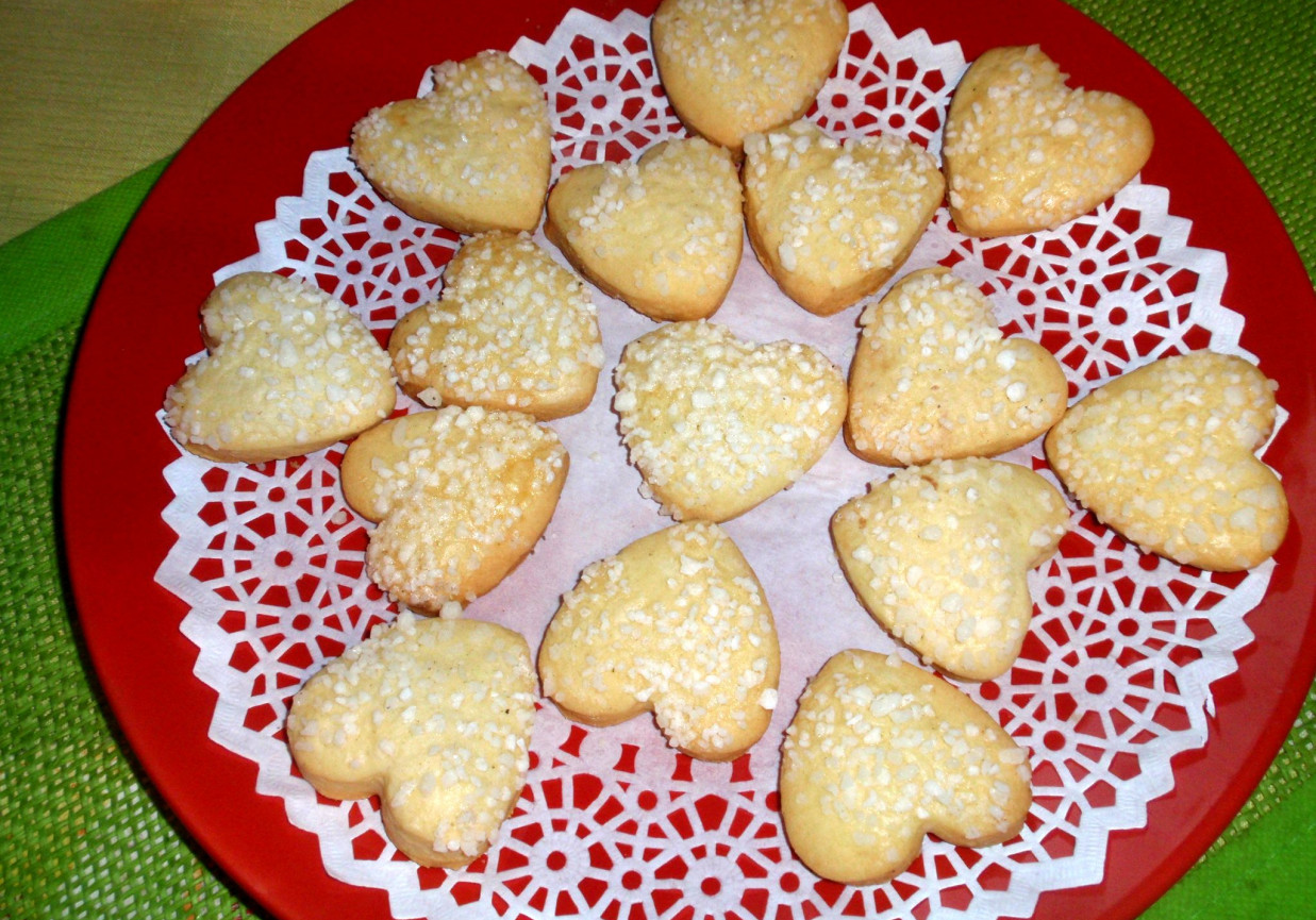 Podwójnie słodkie ciasteczka serduszka z cukrem perlistym foto