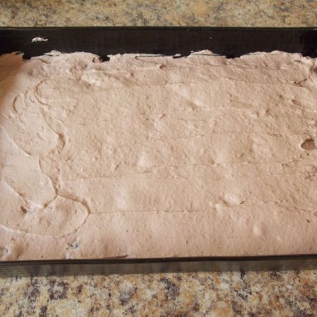 Krok 6 - Podwójnie truskawkowe ciasto z galaretką foto