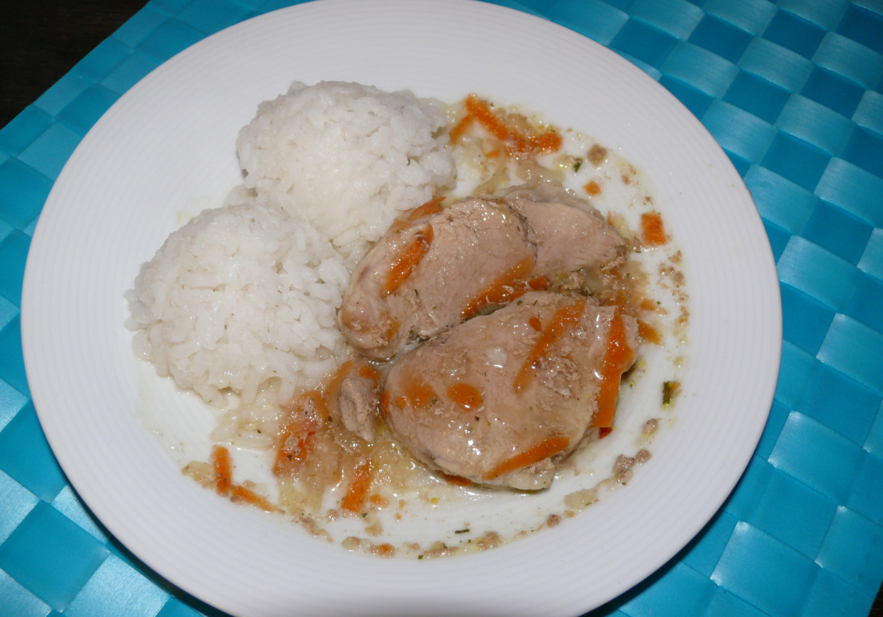 Polędwica wieprzowa z ryżem i  lekkim sosikiem foto