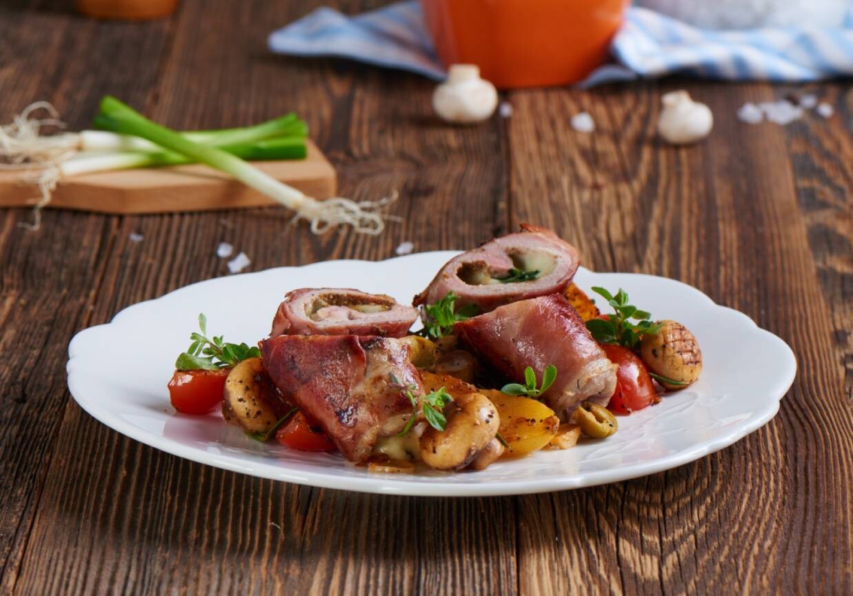 Polędwica wieprzowa z szynką parmeńską i mozzarellą foto