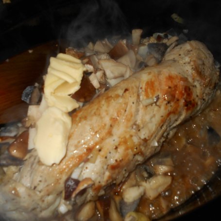 Krok 4 - Polędwica z kurczakiem w sosie grzybowym foto