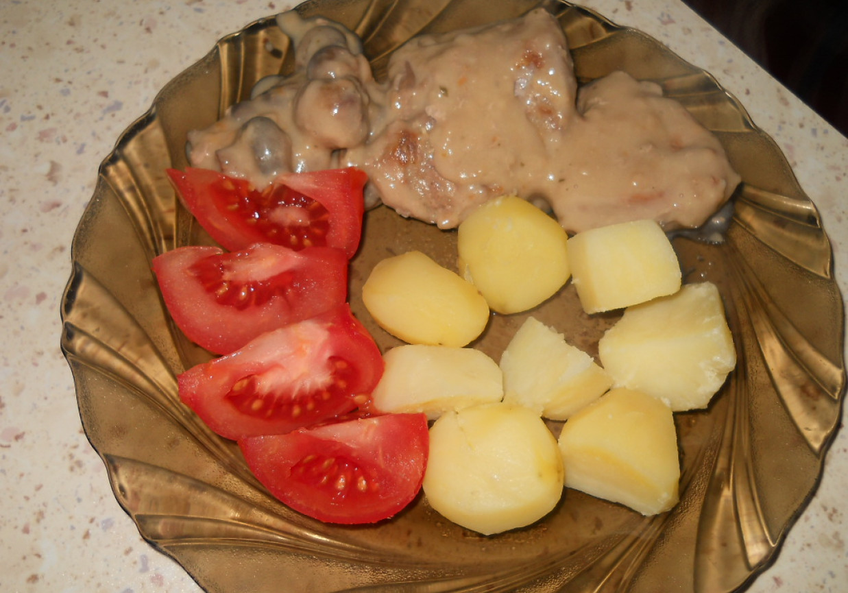 Polędwica +ziemniaczki i pomidorek foto