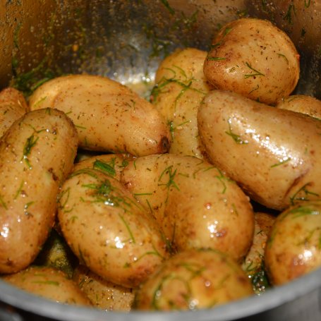 Krok 3 - Polędwiczka wieprzowa pieczona z młodymi ziemniakami foto