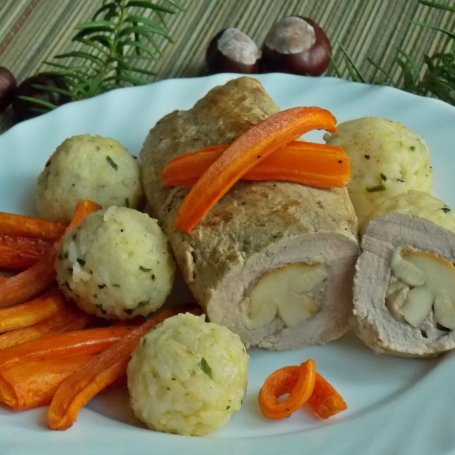 Krok 7 - Polędwiczka z borowikami i pieczoną marchewką. foto