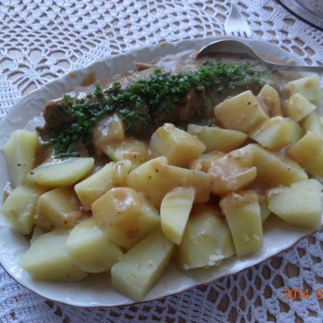 Krok 4 - Polędwiczka z czosnkowym sosem i ziemniaczkami foto