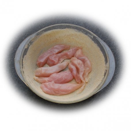 Krok 1 - Polędwiczki drobiowe zapiekane w sosie cebulowo-marchwiowym foto