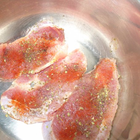 Krok 4 - Polędwiczki wieprzowe smażone bez tłuszczu i soli  z ziołami foto
