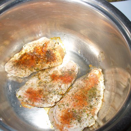 Krok 5 - Polędwiczki wieprzowe smażone bez tłuszczu i soli  z ziołami foto