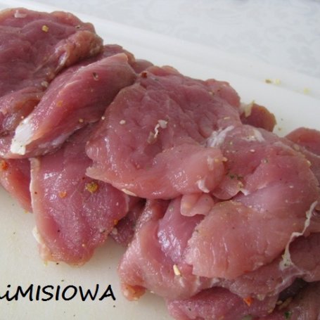 Krok 1 - Polędwiczki wieprzowe w sosie serowym foto